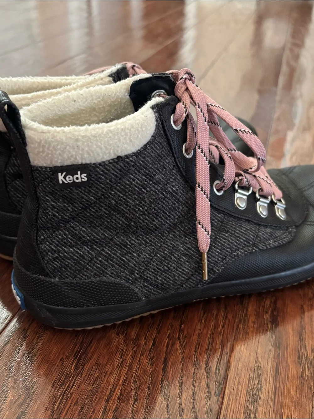 Keds Women's Black Lace-Up Ankle Sneaker Boots with Fuzzy Lining Size 8